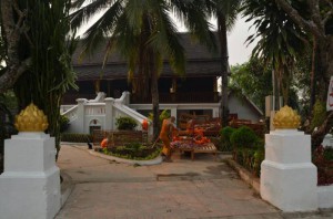 mnisi makaji na obnove chramu  